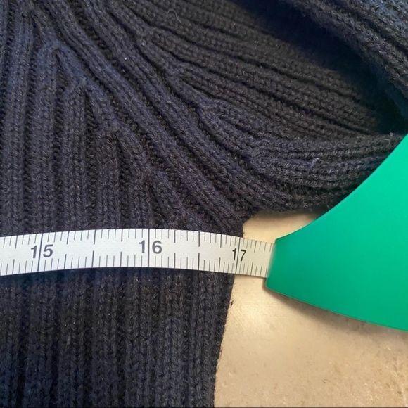 K.I.K.I.T women’s zip up long sleeve black sweater. Size medium Has some stretch - Picture 5 of 7